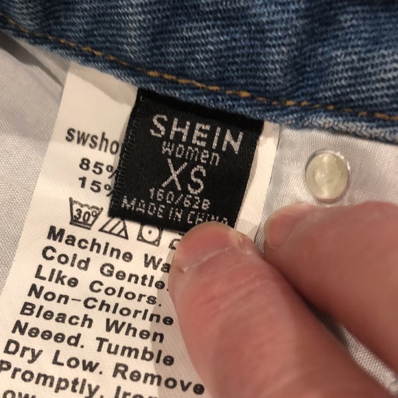 Shein denim distressed shorts. Size XS - Picture 7 of 8